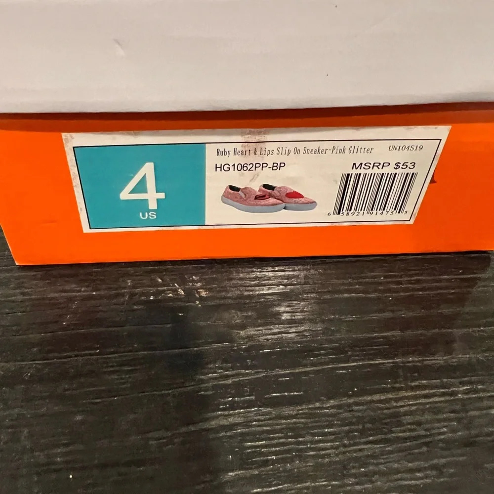 Hoo Family | Pink Ruby Heart & Lips Slip-On Sneaker - Girls size 4 - Picture 3 of 4